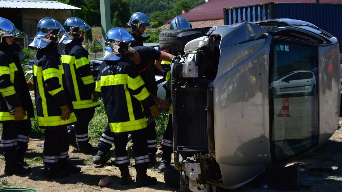 Afyonkarahisar'da iki araç çarpıştı: Bir kişi hayatını kaybetti, yaralılar var