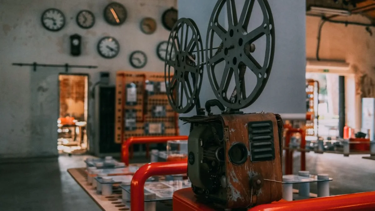 Zamanı Aşan Sinema Eserleri: Geçmişten Geleceğe Yolculuk